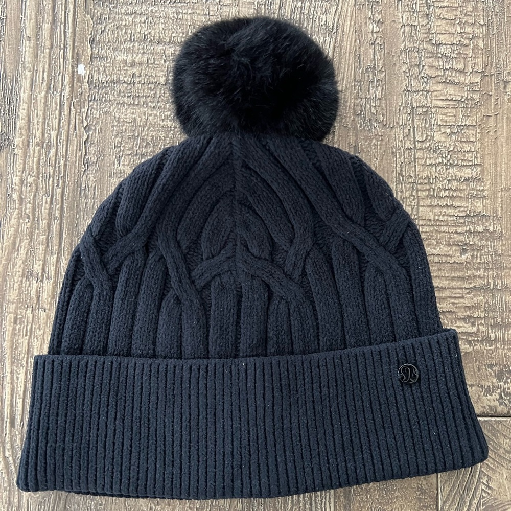 Lululemon Cable-Knit Pom Pom Beanie. Brand new, never worn!